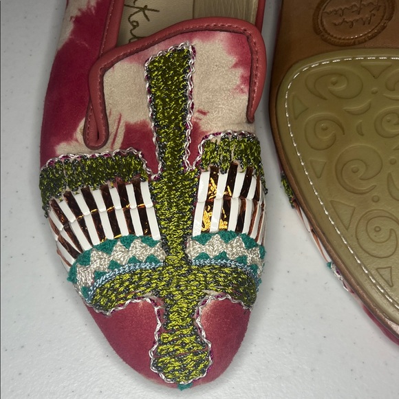 Vibrant Embroidered Women's Loafers - Picture 4 of 7